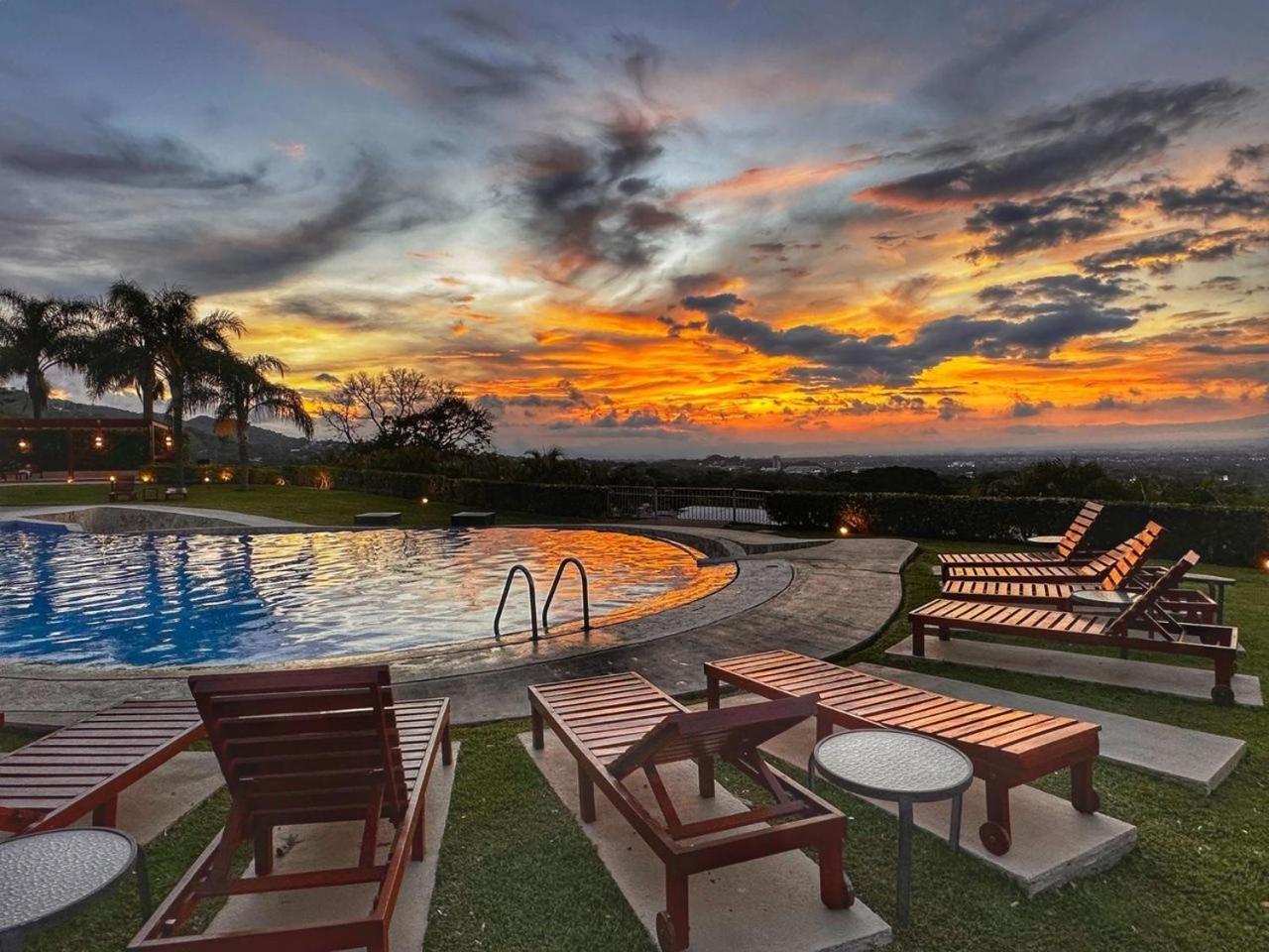 Cr Mariposa Rentals Comfortable Penthouse, Ac, Pool, Gym, Tennis サンタ・アナ エクステリア 写真