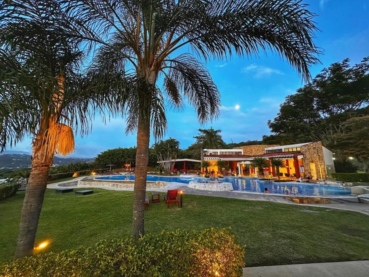 Cr Mariposa Rentals Comfortable Penthouse, Ac, Pool, Gym, Tennis サンタ・アナ エクステリア 写真